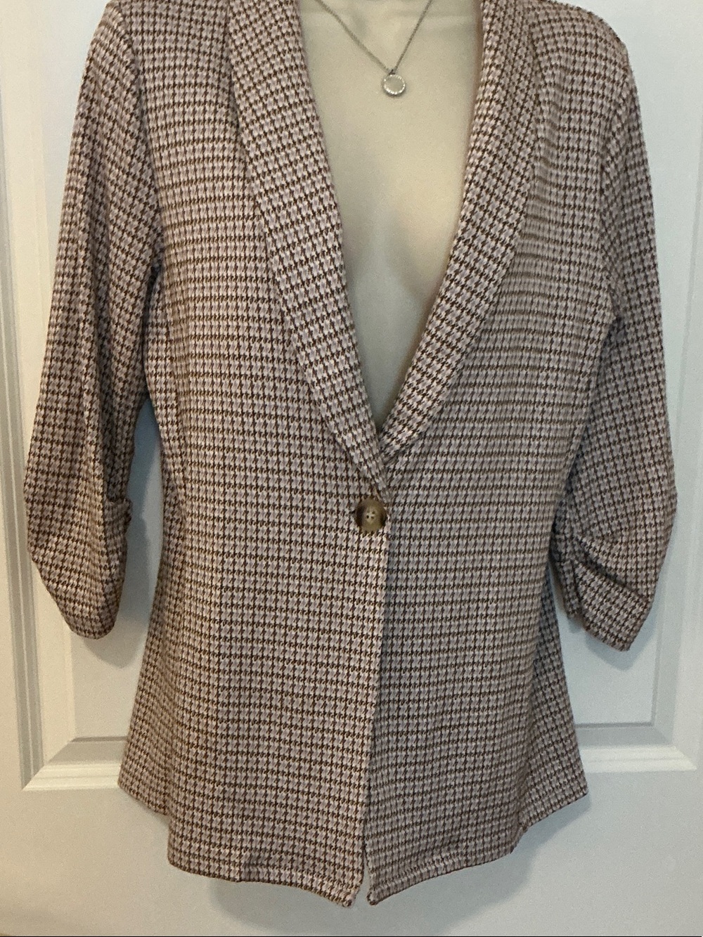 Altar'd State Taupe & Cream Houndstooth Single-Button Blazer